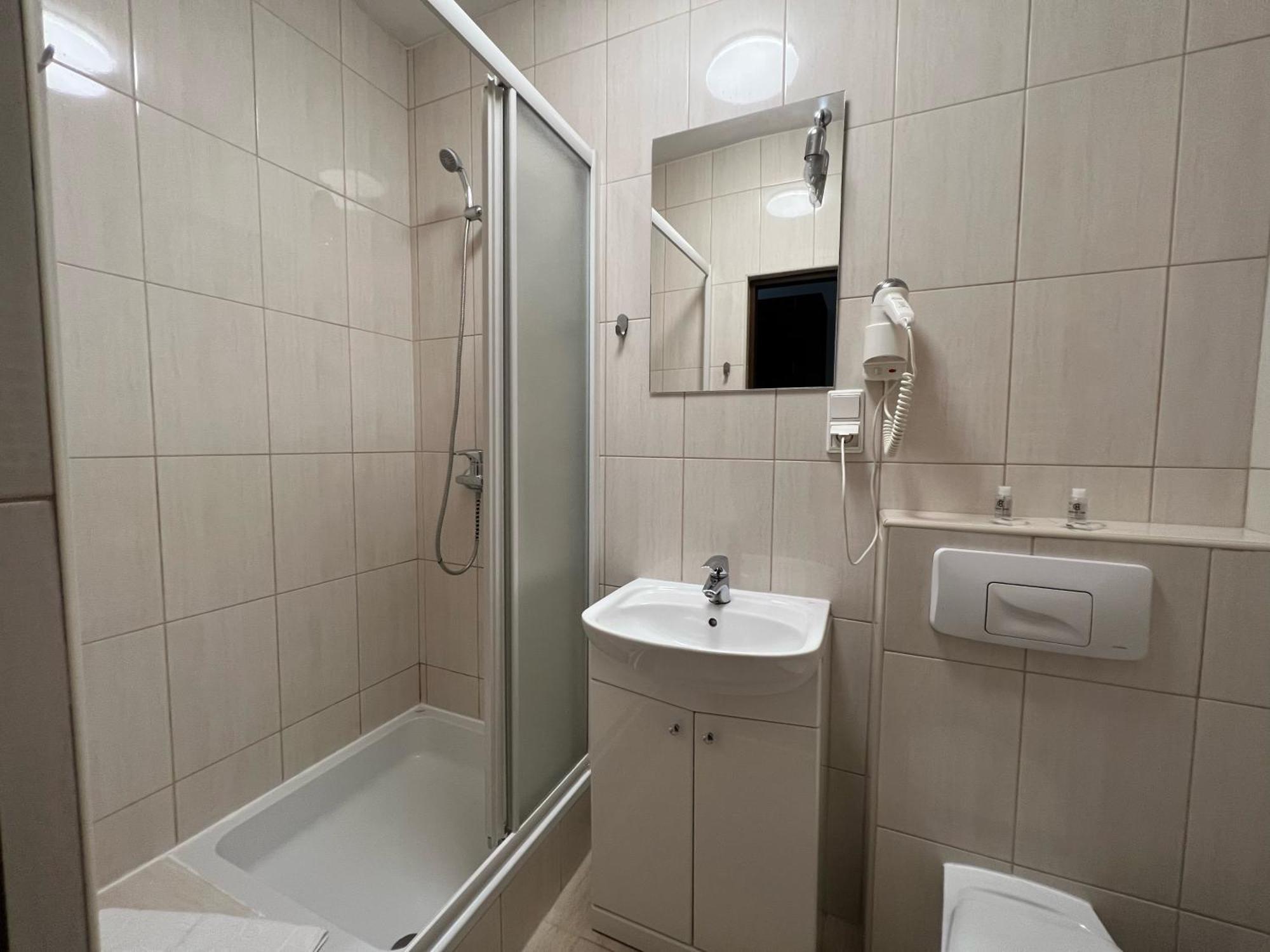 Centrum Konferencyjno-Apartamentowe Mrowka วอร์ซอ ภายนอก รูปภาพ