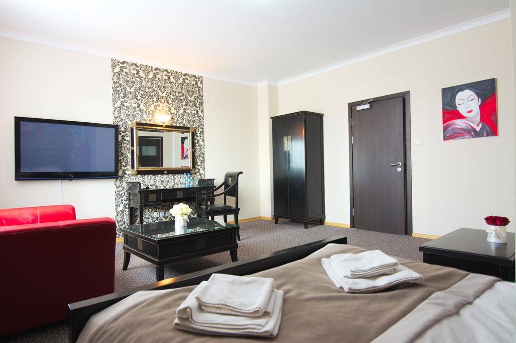 Centrum Konferencyjno-Apartamentowe Mrowka วอร์ซอ ภายนอก รูปภาพ