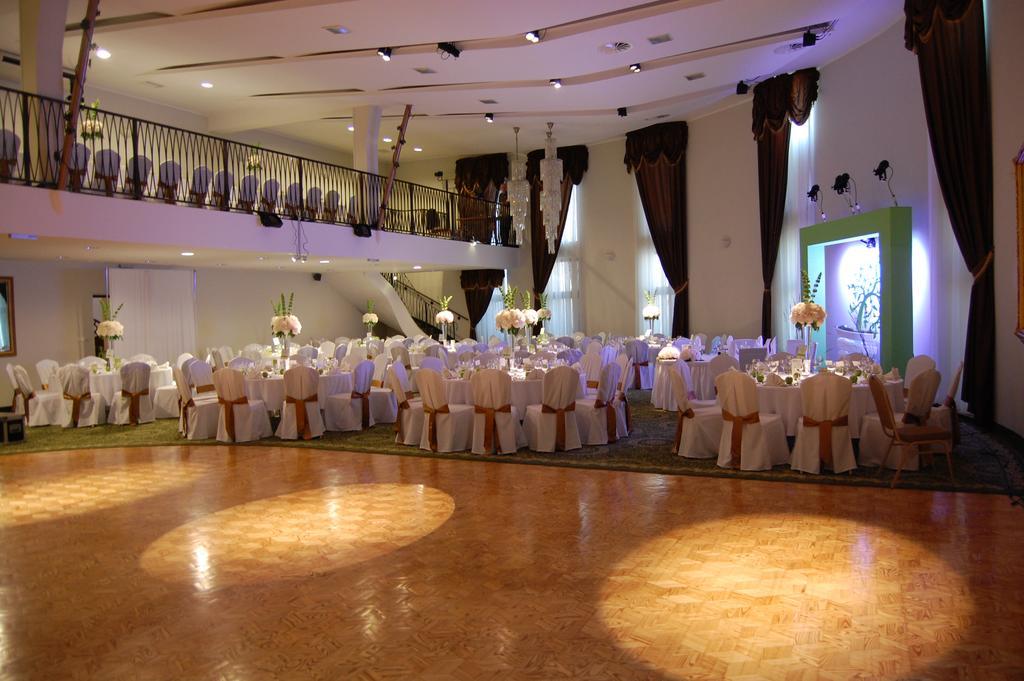 Centrum Konferencyjno-Apartamentowe Mrowka วอร์ซอ ภายนอก รูปภาพ