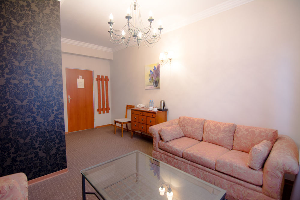 Centrum Konferencyjno-Apartamentowe Mrowka วอร์ซอ ภายนอก รูปภาพ