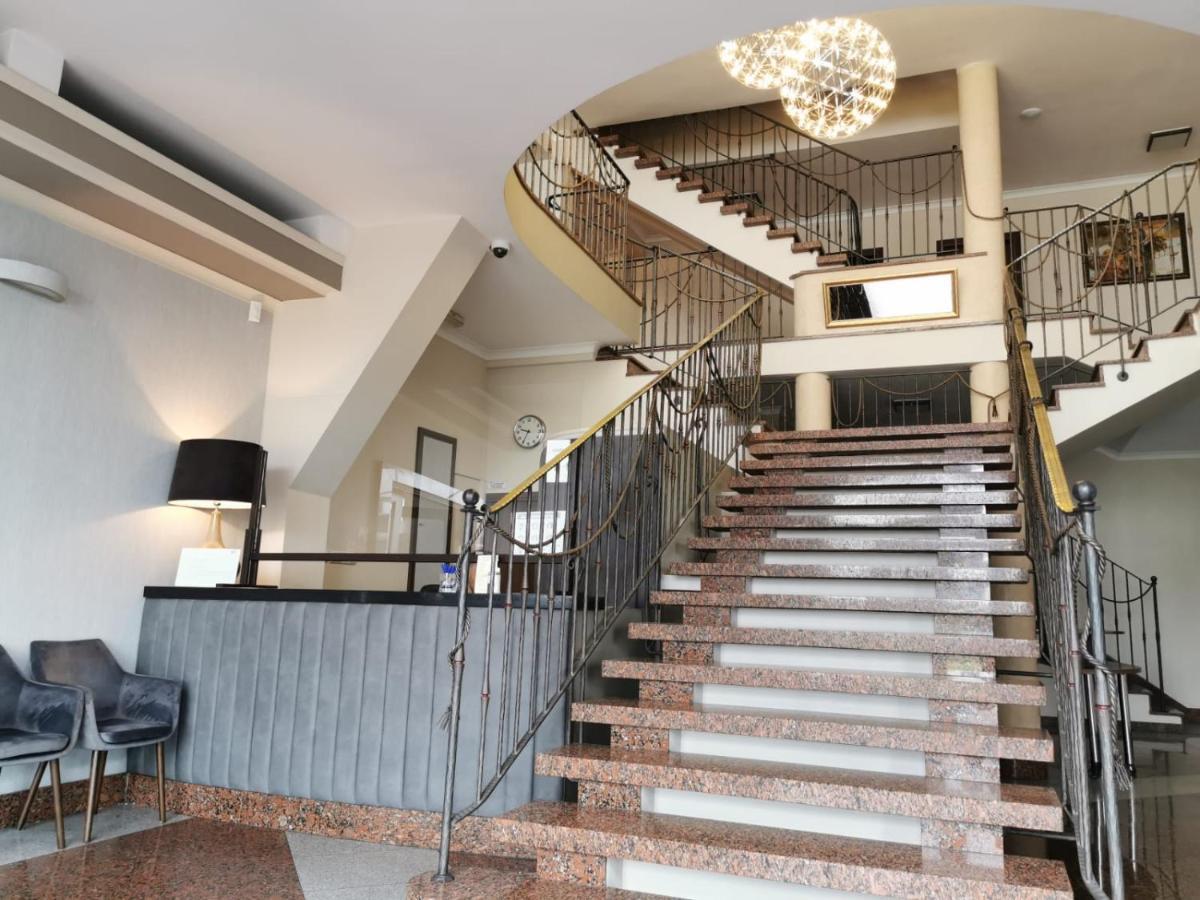 Centrum Konferencyjno-Apartamentowe Mrowka วอร์ซอ ภายนอก รูปภาพ